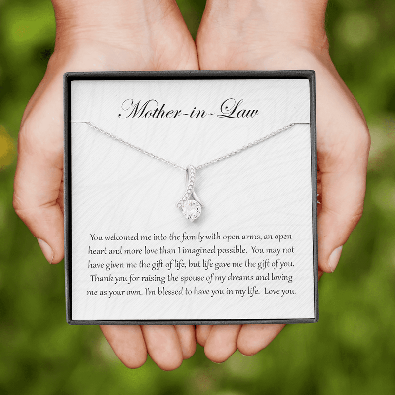 Alluring Beauty Necklace for Mother-in-Law
