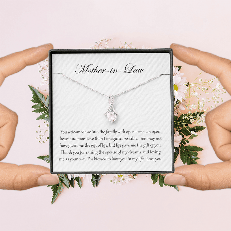 Alluring Beauty Necklace for Mother-in-Law