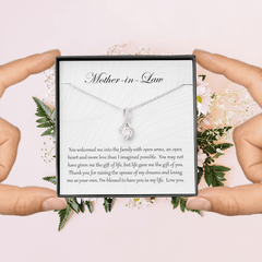 Alluring Beauty Necklace for Mother-in-Law