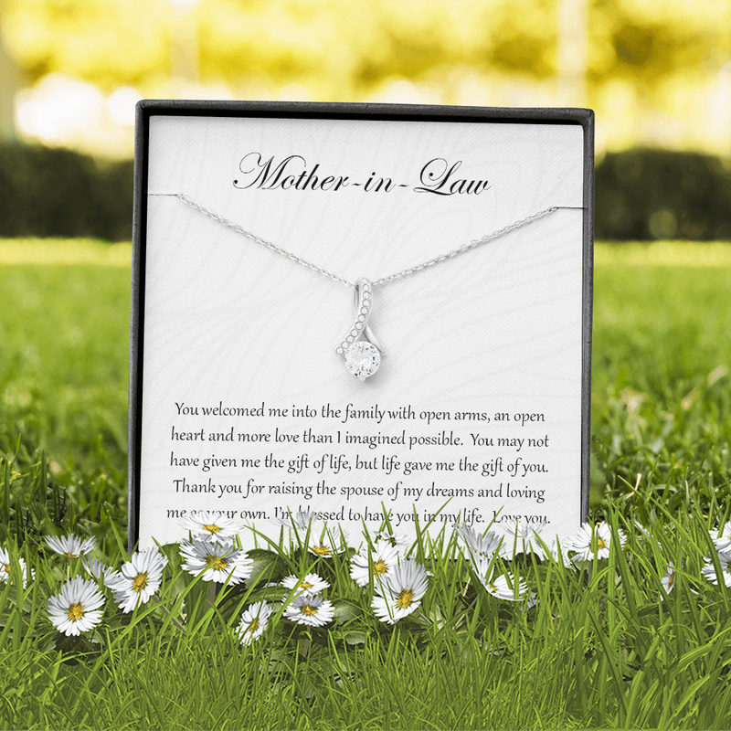 Alluring Beauty Necklace for Mother-in-Law