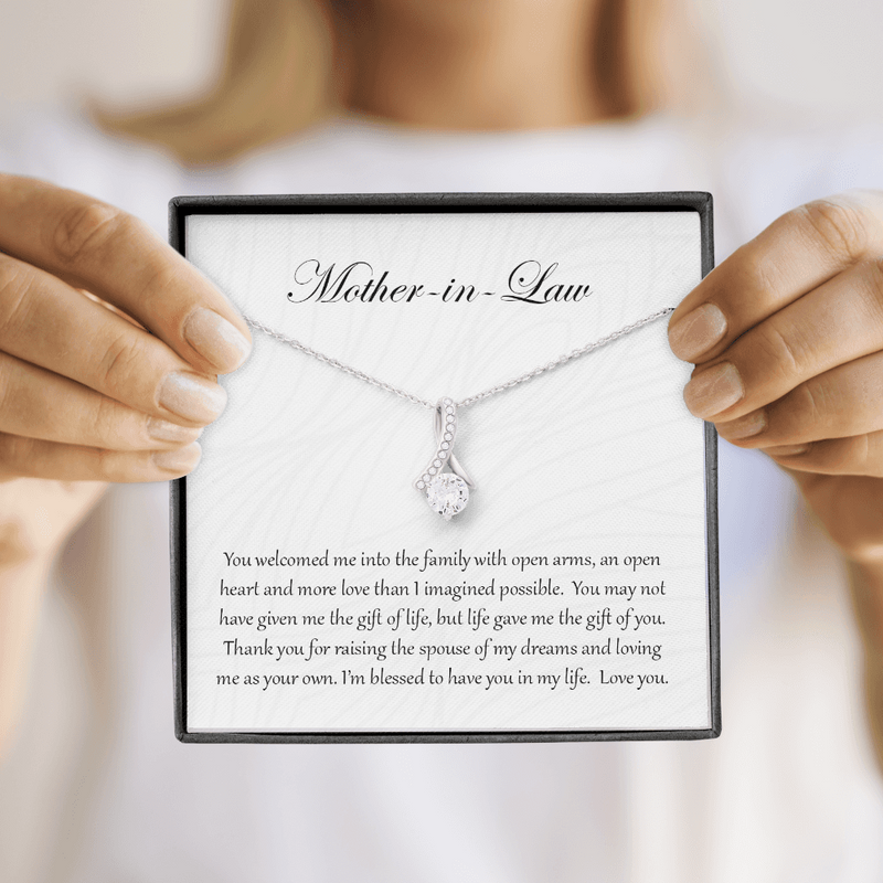 Alluring Beauty Necklace for Mother-in-Law
